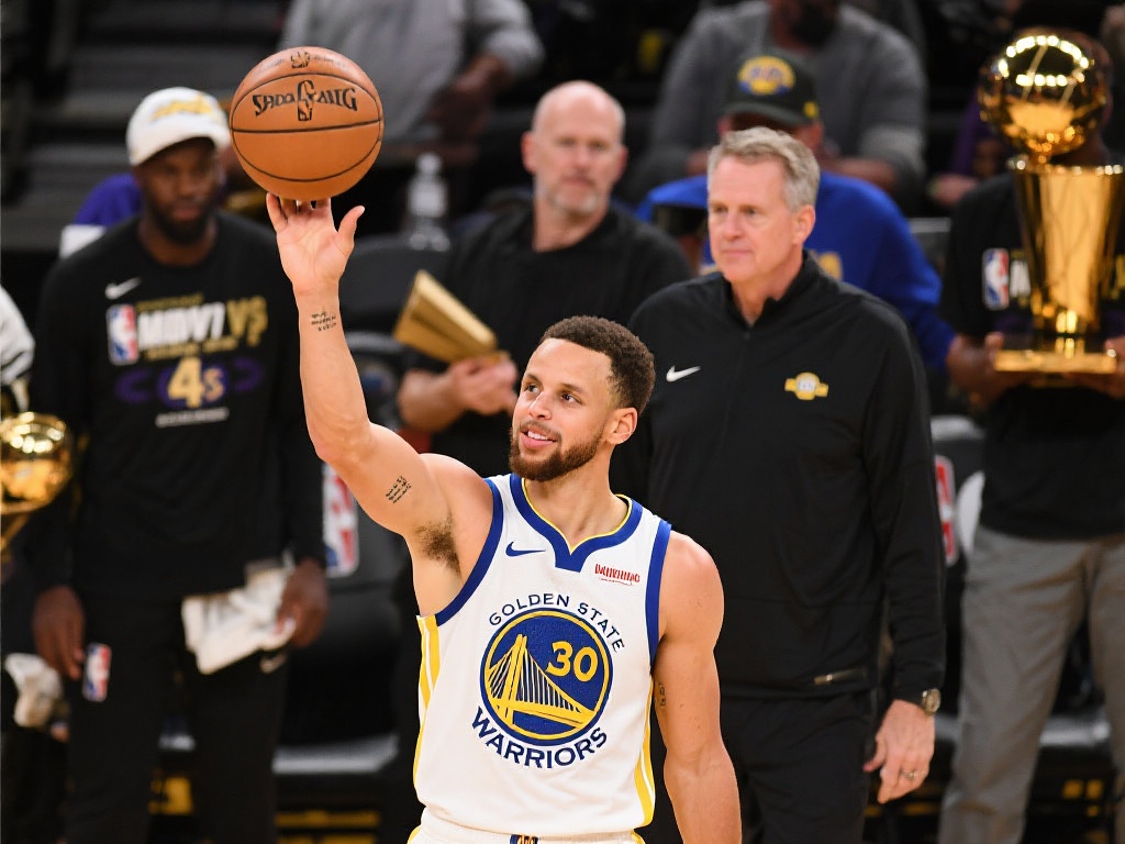 科尔惊叹库里斗志：他已无需证明，却依然全力以赴